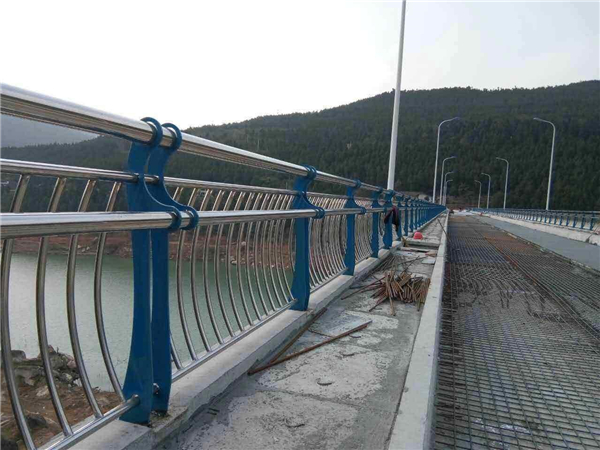 厦门不锈钢桥梁护栏的特点及其在桥梁安全中的重要作用