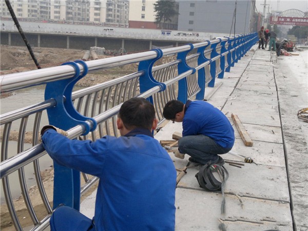 厦门不锈钢桥梁护栏除锈维护的重要性及其方法